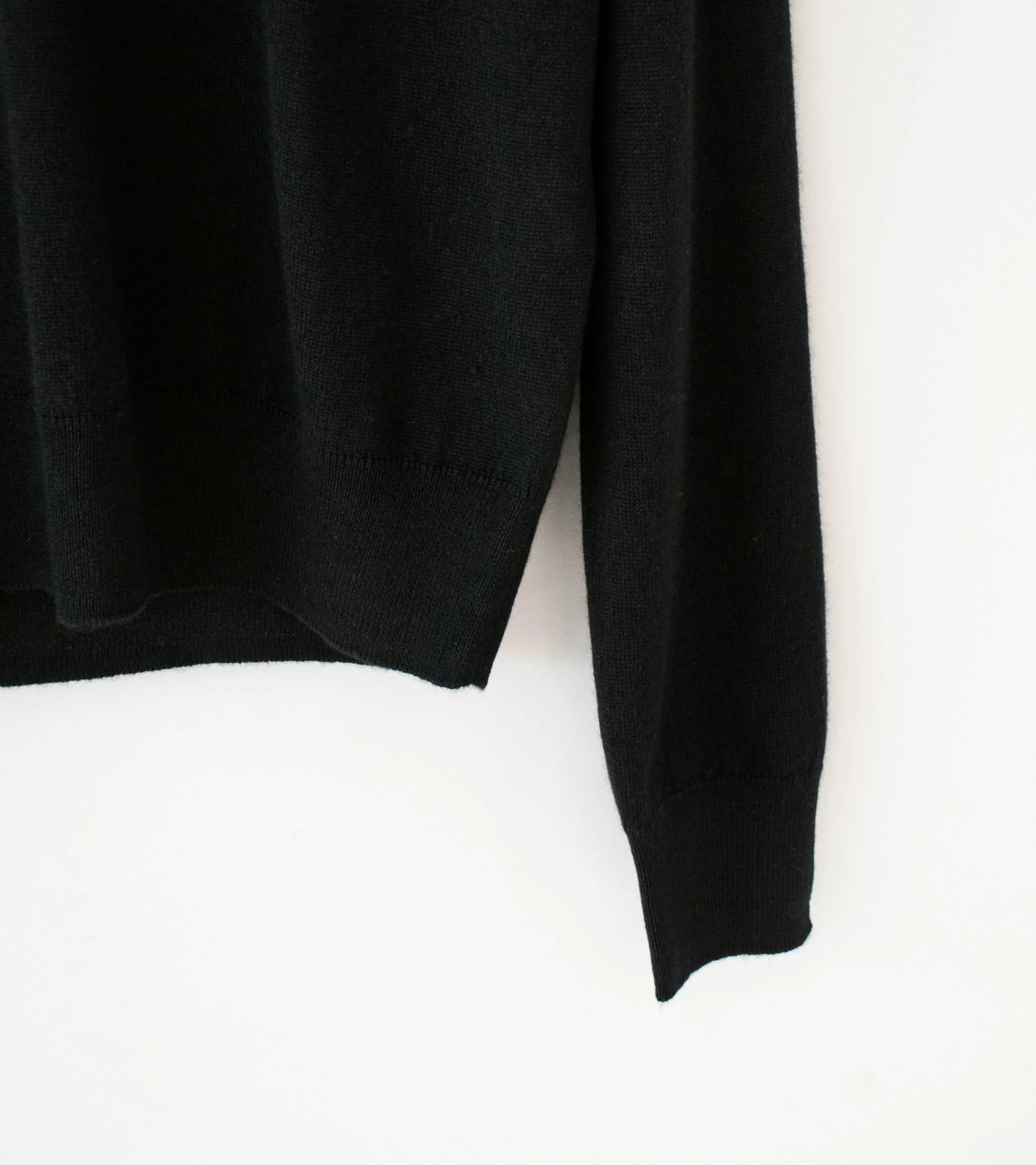 Auralee 'Super Fine Cashmere Silk Knit V-Neck P/O' (Black) - Image 3