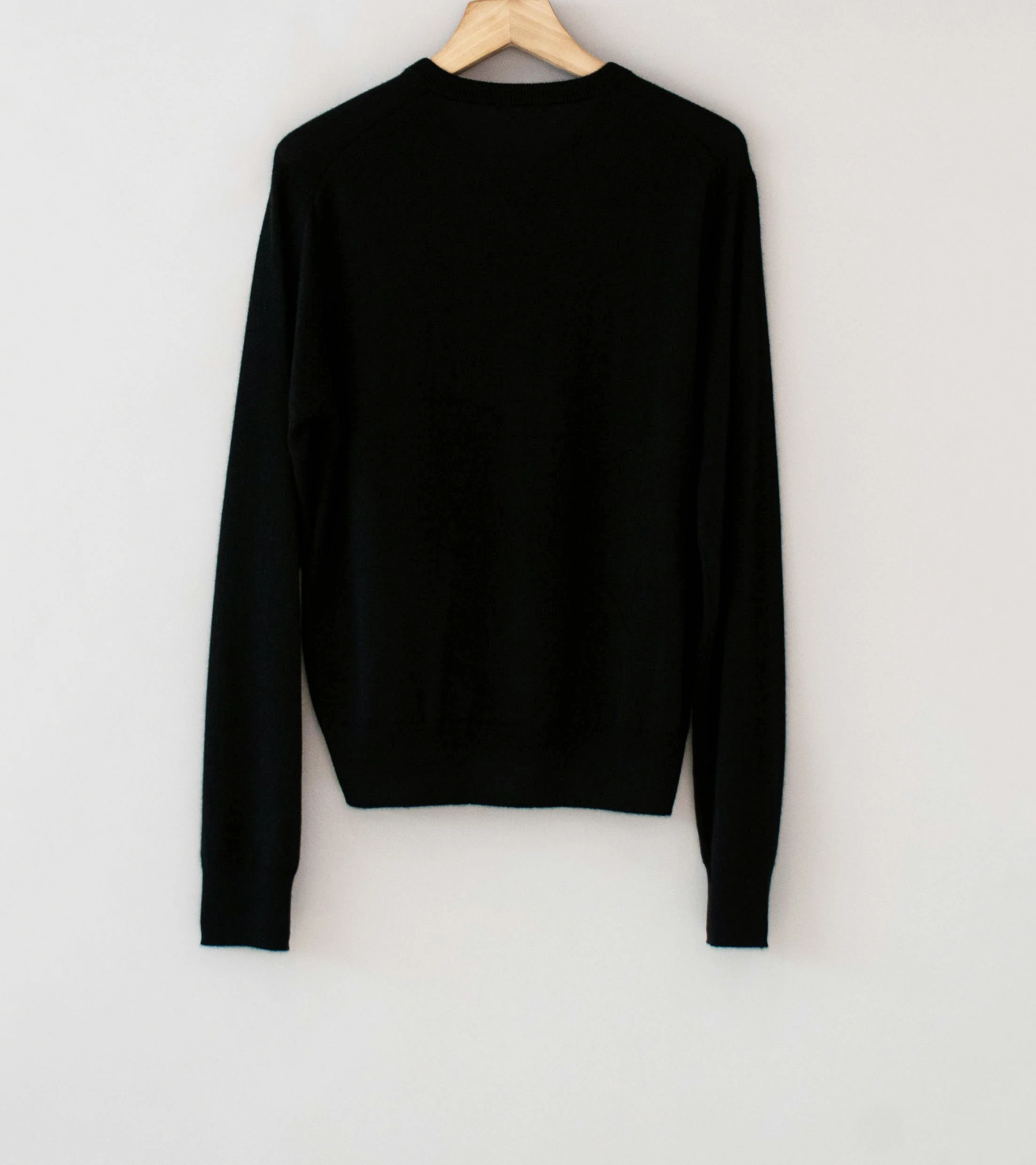 Auralee 'Super Fine Cashmere Silk Knit V-Neck P/O' (Black) - Image 6