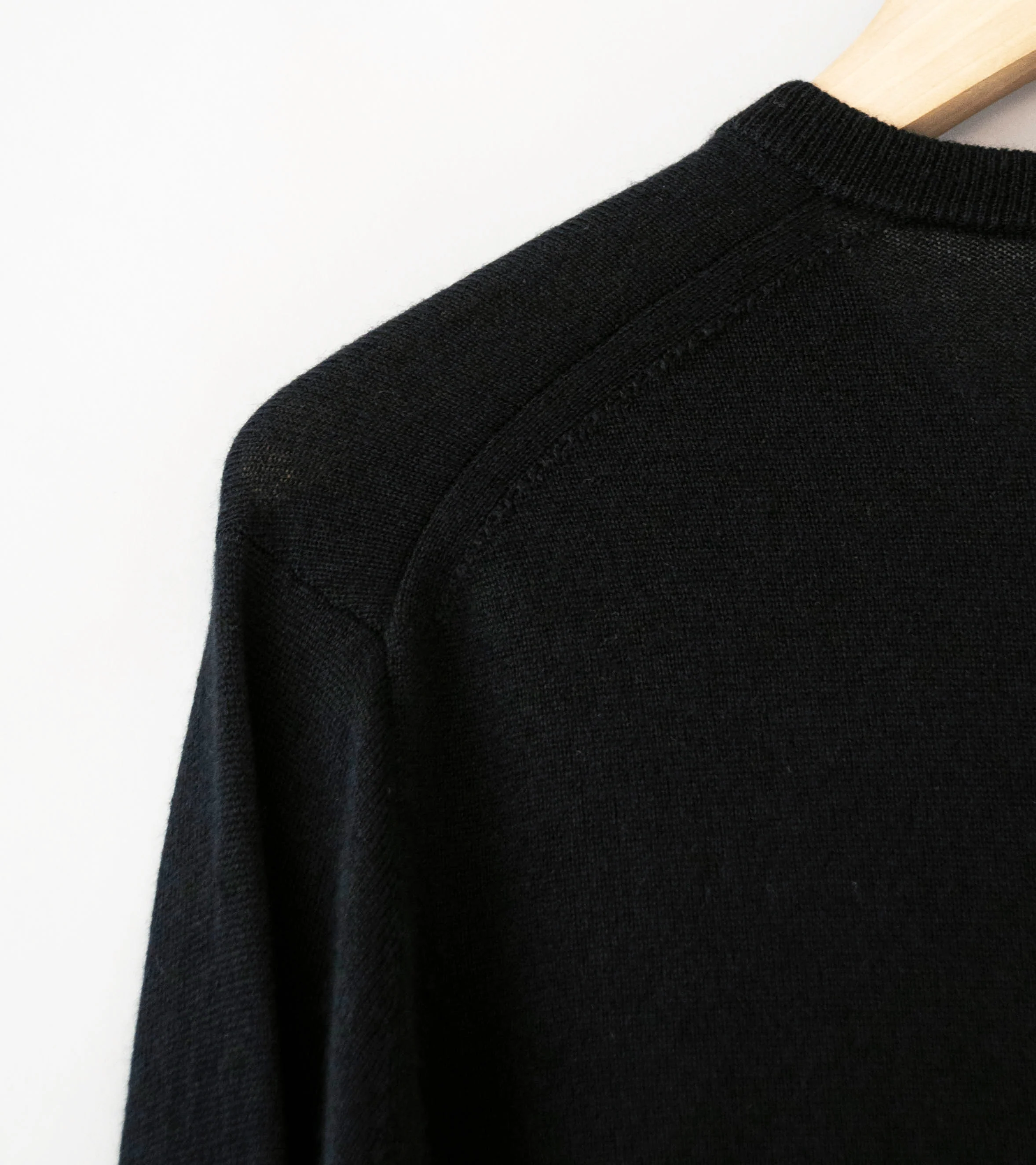 Auralee 'Super Fine Cashmere Silk Knit V-Neck P/O' (Black) - Image 7