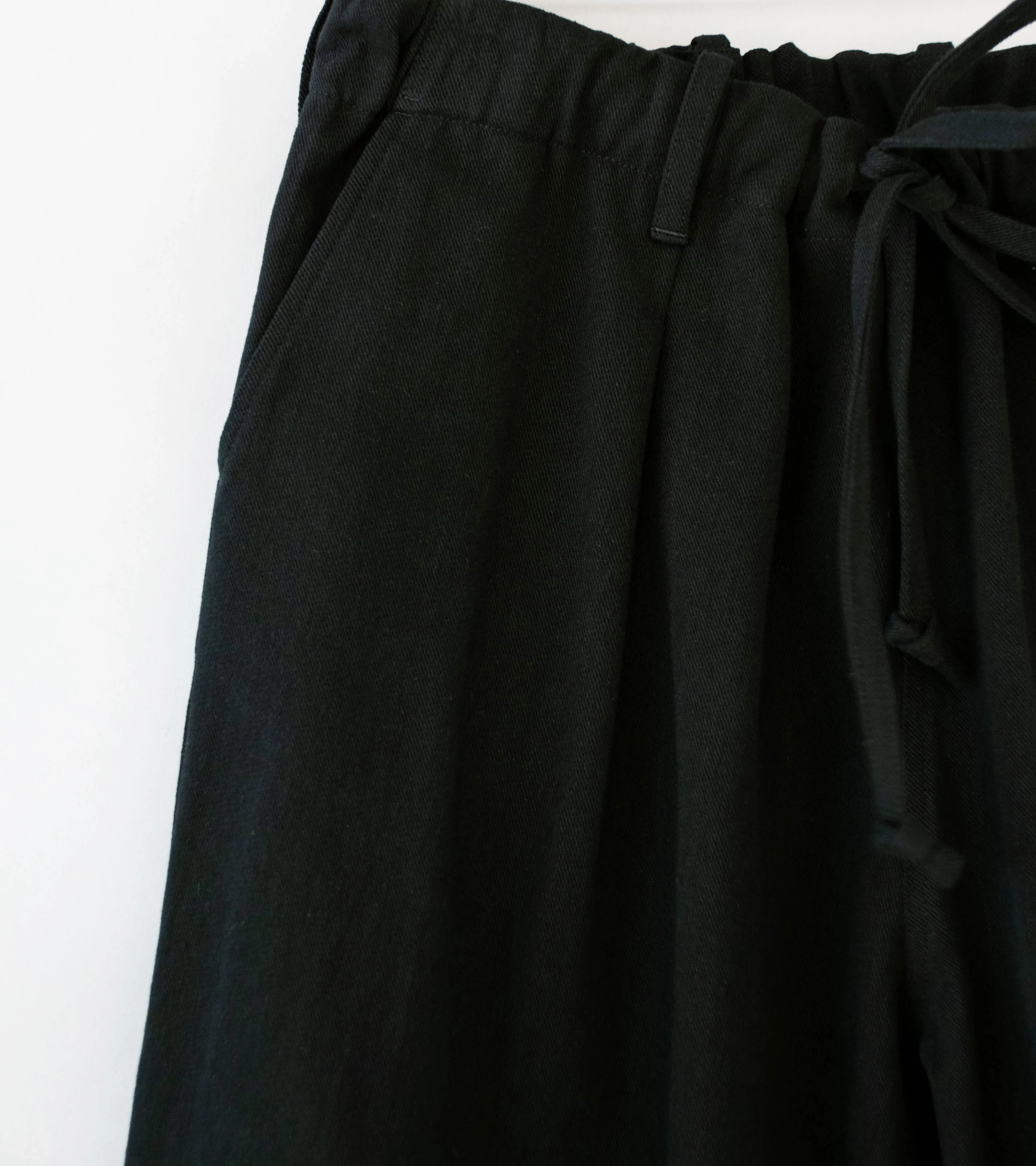 Conkers 'Rambler Trouser' (Black Cotton Flax Twill) - Image 2