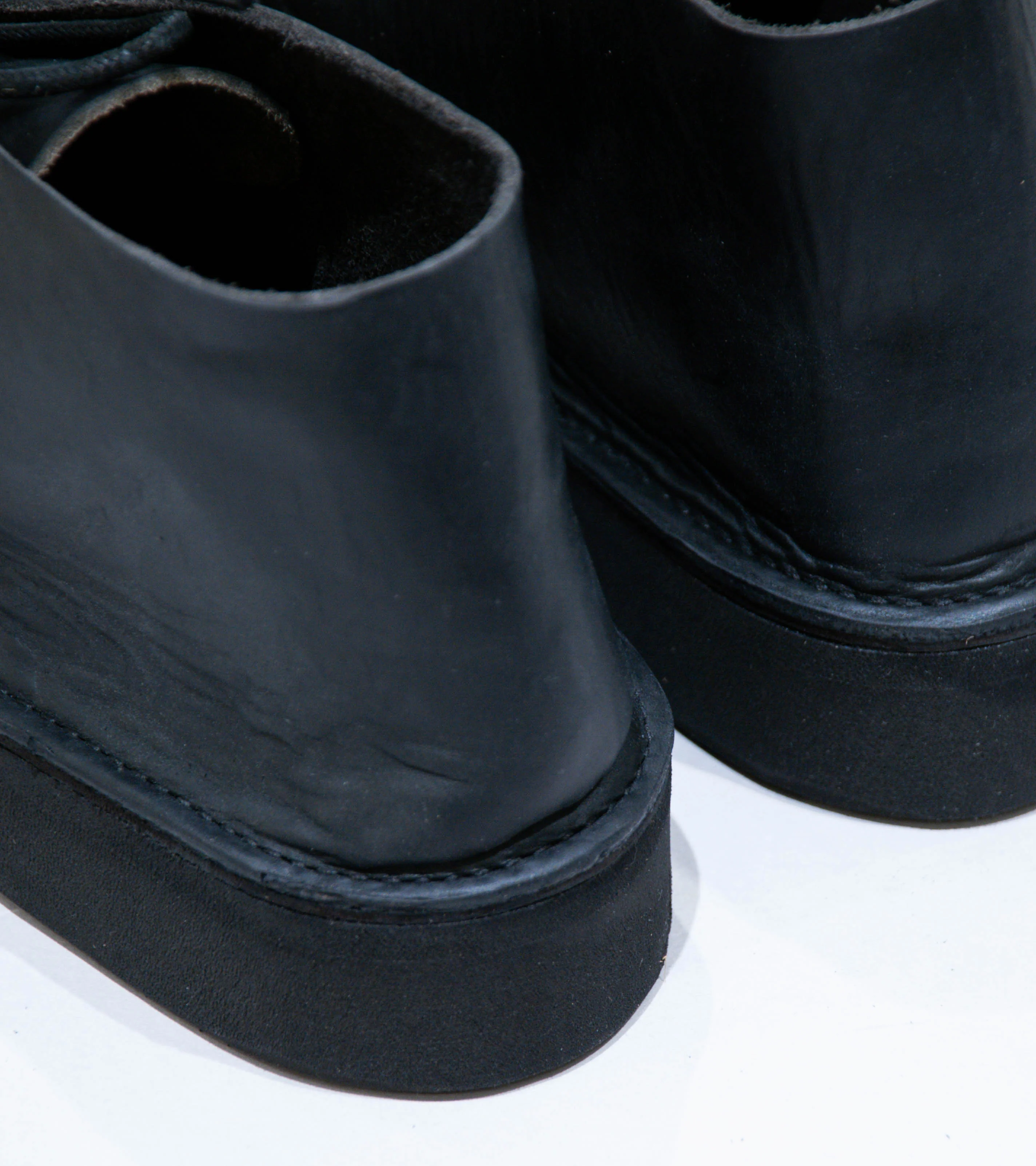 MAN-TLE 'R0 V2 Aurora High' (Black Horween) - Image 8