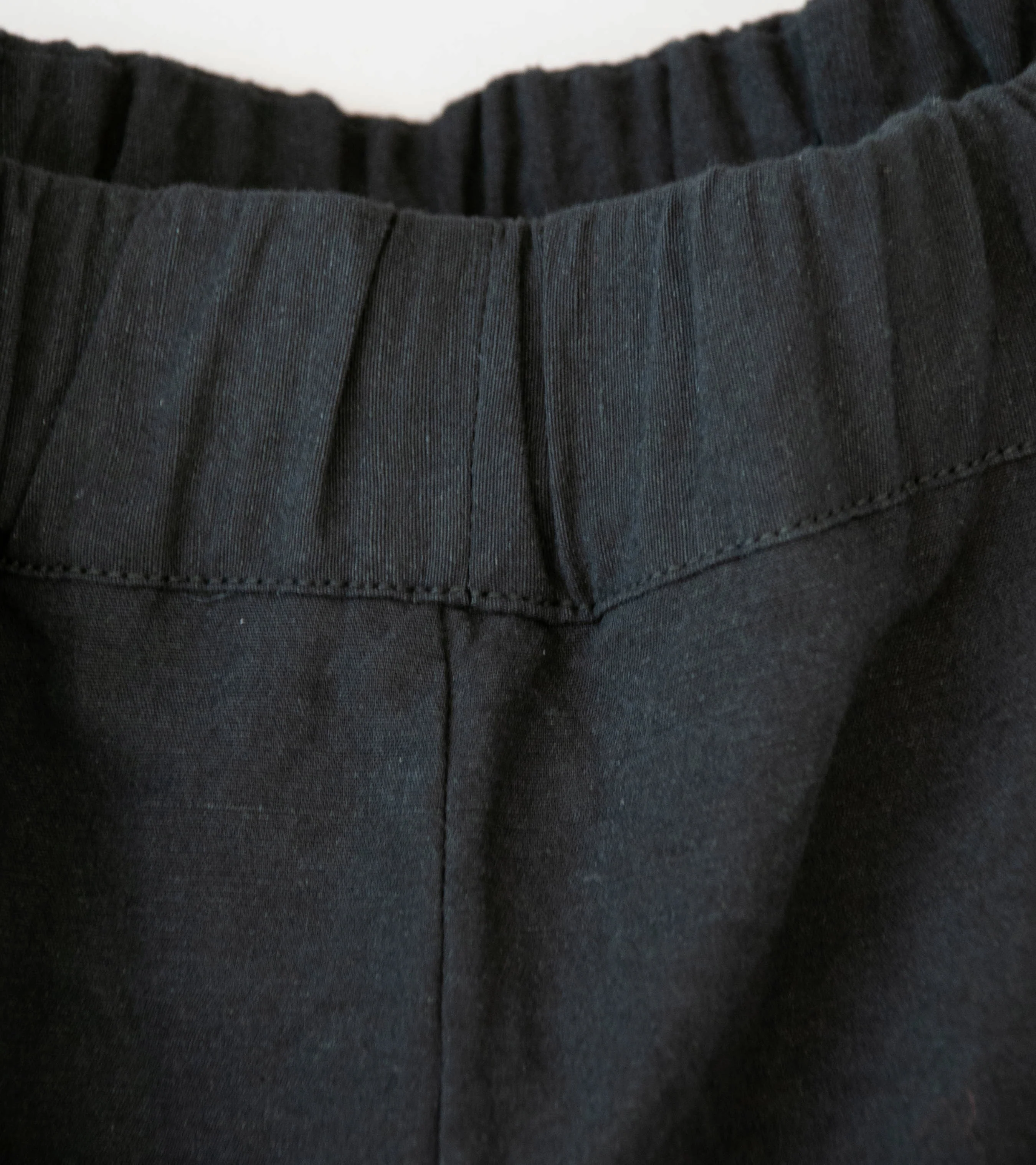 MAN-TLE 'R20 P5 Solid Pants' (Black Linen) - Image 4