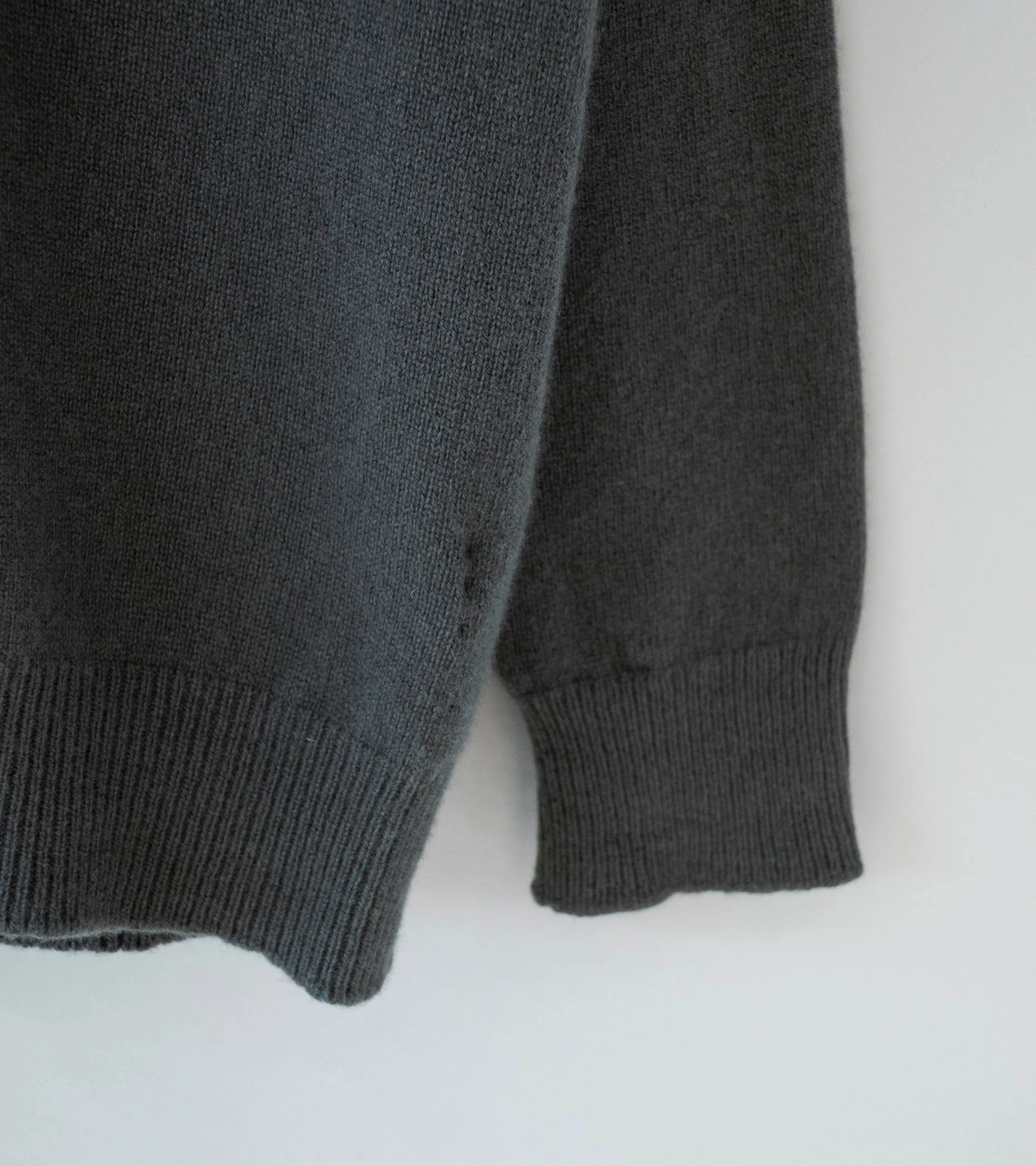 Margaret Howell 'Seamless Pocket Polo Shirt' (Graphite Cashmere Merino) - Image 4